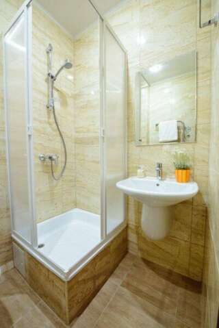 Гостевой дом Парус Головинка Классический четырехместный номер-1